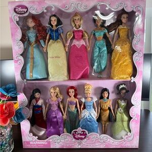 Disney Store Deluxe Classic Doll Gift Set Disney Princess Collectible Display